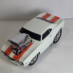 Muscle Machines '69 Chevrolet Camaro White 1/18